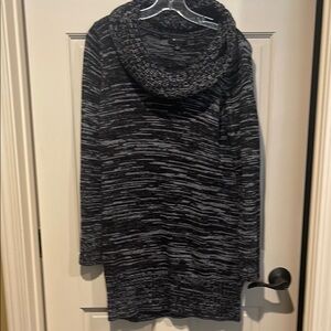 Women's Black and Gray Sweater